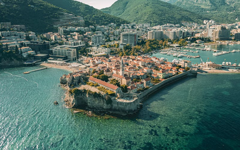 5. Budva – starówka, która wygląda jakby zaraz miała z niej wypłynąć łódź kapitana Jacka Sparrowa