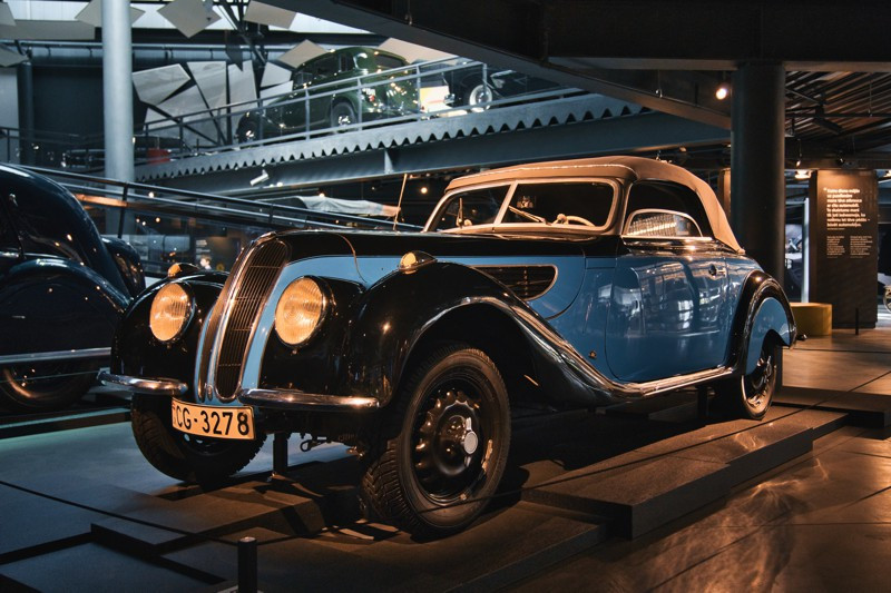 BMW 327/328 (1938) BMW 327/328 (1938)