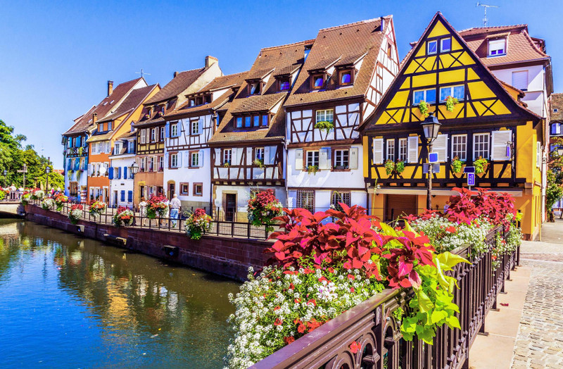 Colmar, Francja – kolorowe kamieniczki, które wyglądają jakby je malował Van Gogh po winie