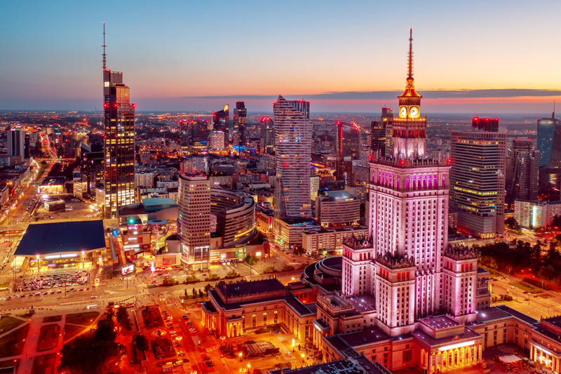 Warszawa: Jak przeżyć, pokochać i nie zginąć